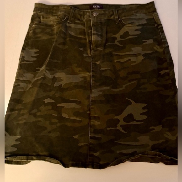 NYDJ Dresses & Skirts - NYDJ Cammo Pencil skirt size 10